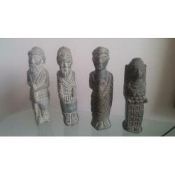 5 kleine natuurstenen beelden uit de oudheid, uniek item.