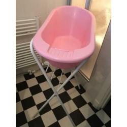 Roze baby badje op standaard incl verkleinen