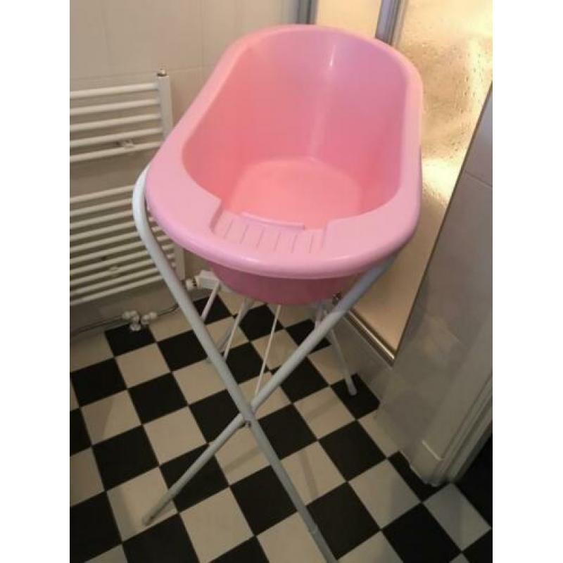 Roze baby badje op standaard incl verkleinen