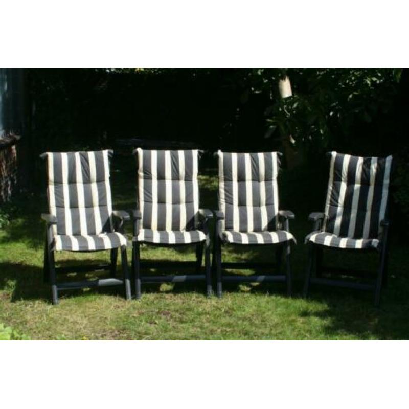 Mooie hartman tuinset met 4 stoelen en 4 kussens met tafel