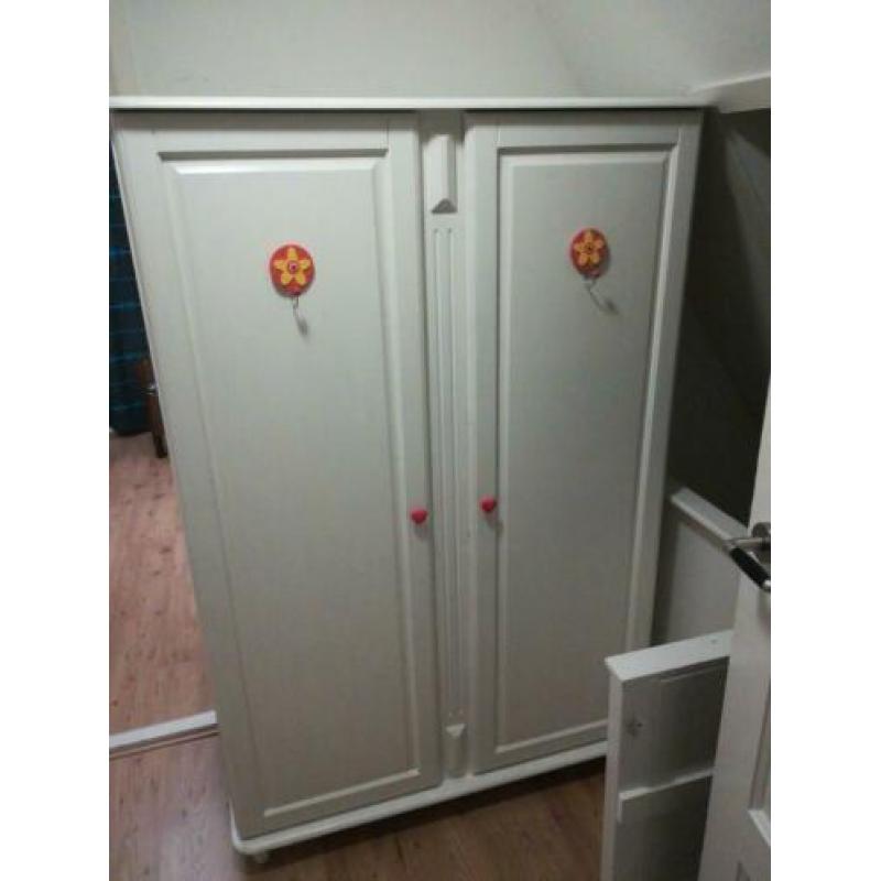 Brocante kast meiden roze