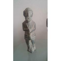 5 kleine natuurstenen beelden uit de oudheid, uniek item.