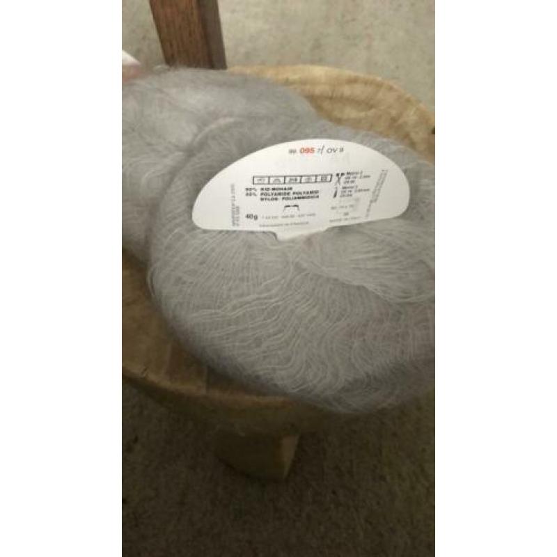 2 bollen mohair grijs
