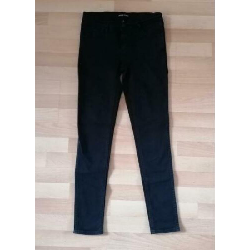 Levi's Strauss line 8 skinny jeans. ZGAN