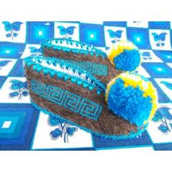Griekse kinderslofjes / pompom pantoffeltjes uit Griekenland