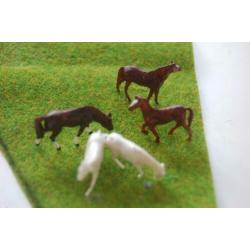 5 paarden voor een HO spoorbaan