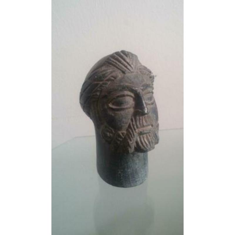 5 kleine natuurstenen beelden uit de oudheid, uniek item.