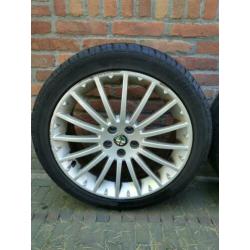Orginele Alfa Romeo (147) 17 inch lichtmetalen velgen