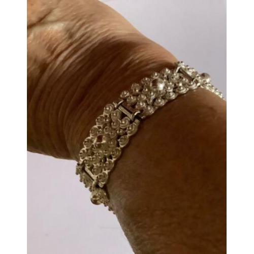 Antieke zilveren(835)ARMBAND bezet met spinnekopjes.Gekeurd