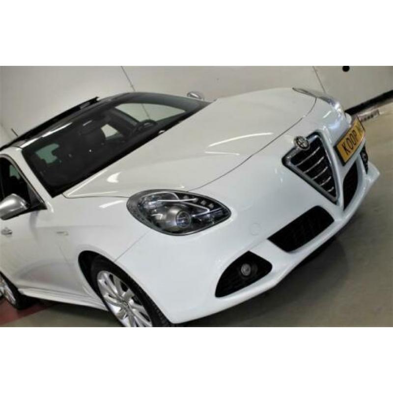 Alfa romeo GIULIETTA 1.4 170PK TCT NAVIGATIE PANORAMADAK LED