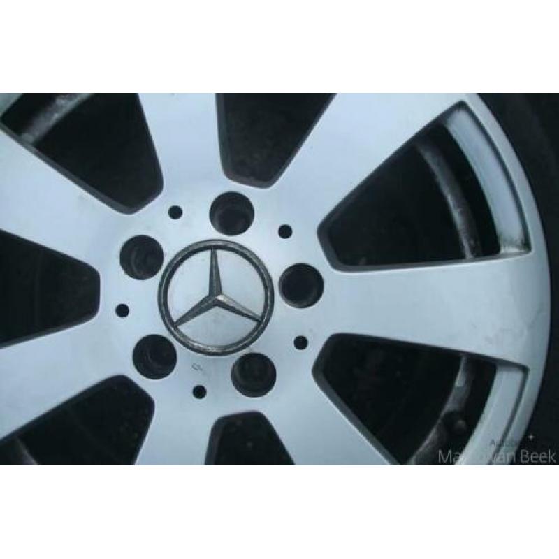 Mercedes C-klasse 16 inch velgen met Vredestein winterbanden