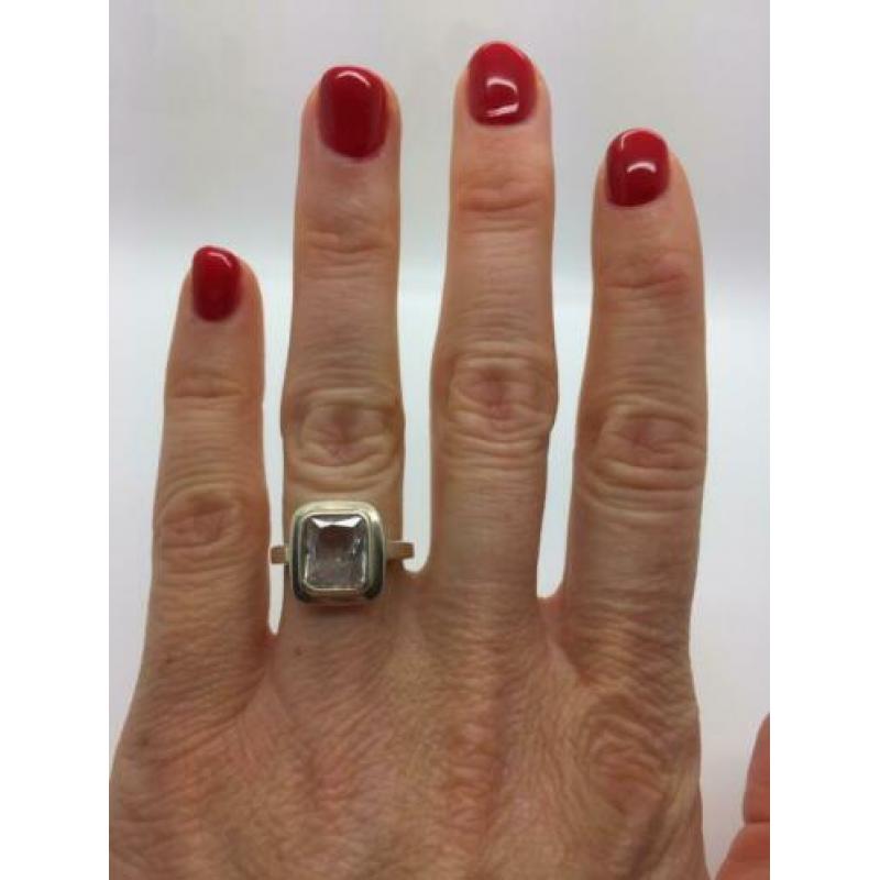 H139 Prachtige zilveren ring art deco maat 17