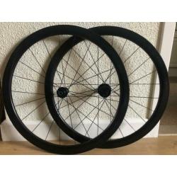 Giant SLR-0 42 Carbon Tube Disc met DT Swiss naven