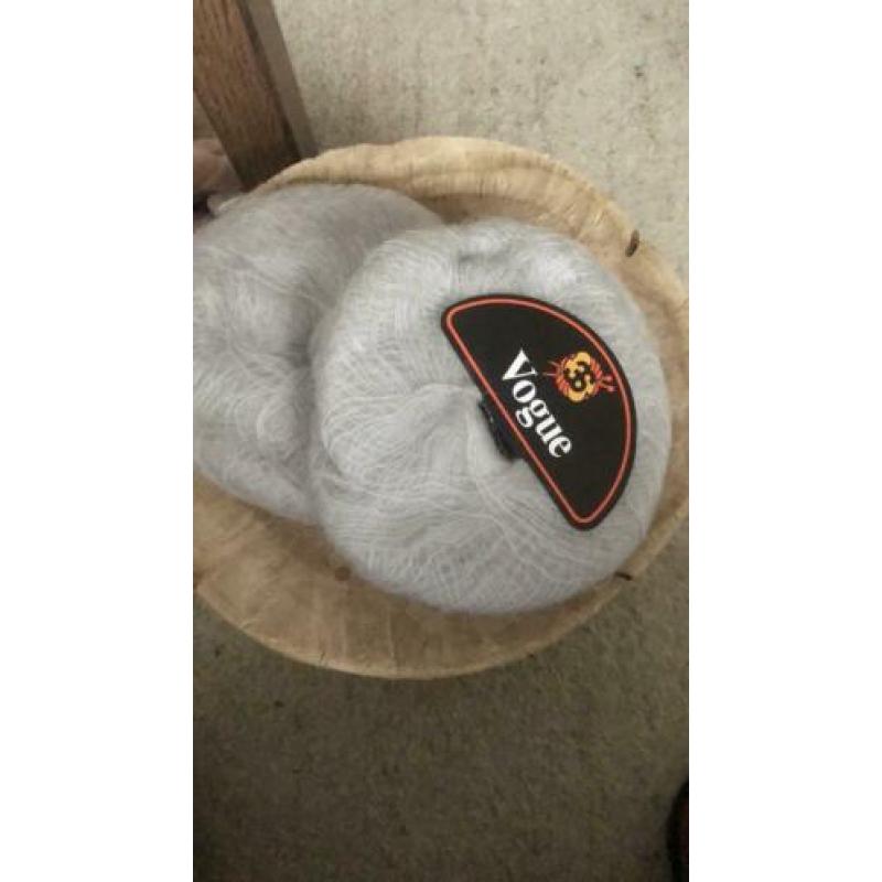 2 bollen mohair grijs