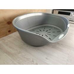 Hondenmand kunststof 60 -67 cm zwart en zilver