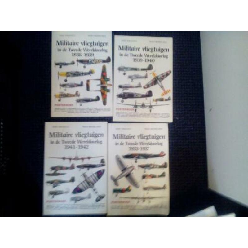 Militaire boeken, tanks, vliegtuigen etc.