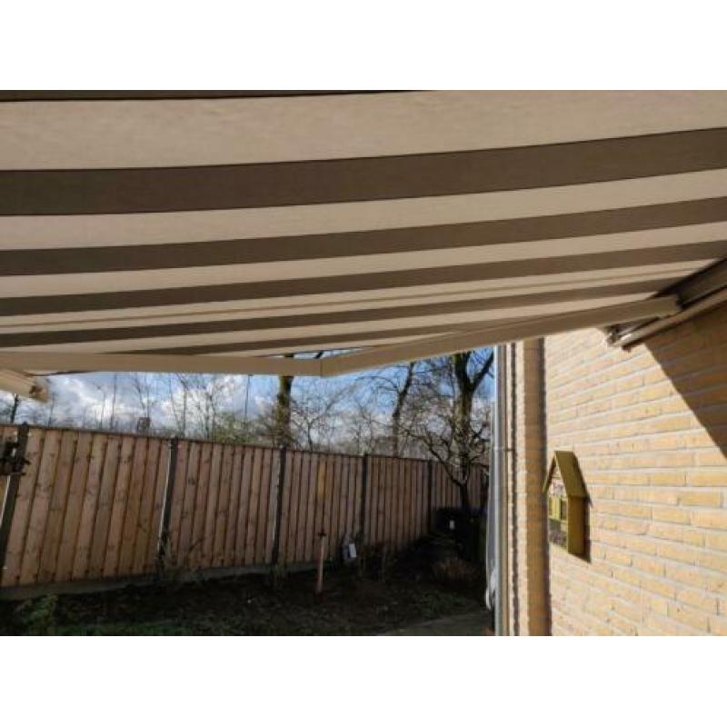 Brustor B25 Elite zonnescherm 5m breed 2.5m uitval net doek