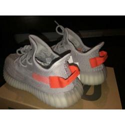 Yeezy 350 V2 tail light maat 38 2/3