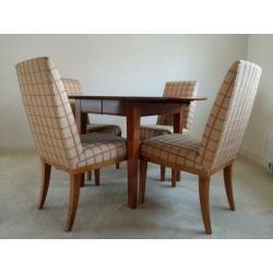 Ronde eettafel - te vergroten - met stoelen