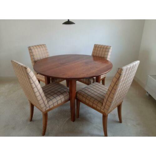 Ronde eettafel - te vergroten - met stoelen