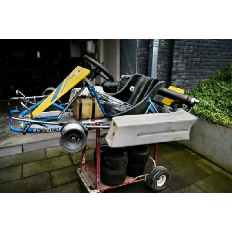 Te koop combikart, vraagprijs Euro 300,00. Kart mist 1 velg.
