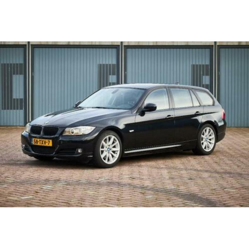 BMW 3-Serie 2.0 D 320 Touring 2012 Zwart