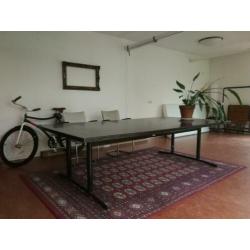 Mooie grote zwarte (vergader/werk/eet)tafel