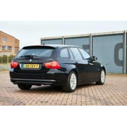 BMW 3-Serie 2.0 D 320 Touring 2012 Zwart