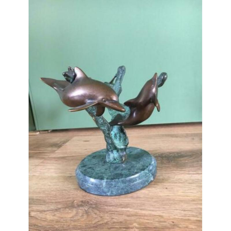 Bronzen beeld met 2 dolfijnen