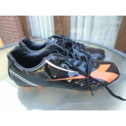 nieuwe voetbal schoenen DIADORA