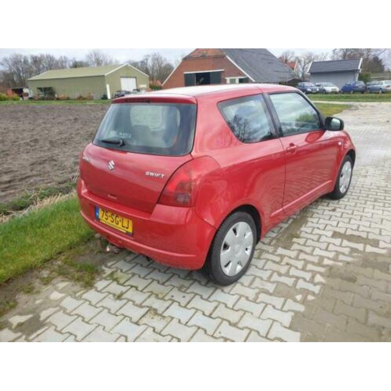 Suzuki Swift 1.3 3D nieuwe apk 134121km nap met trekhaak