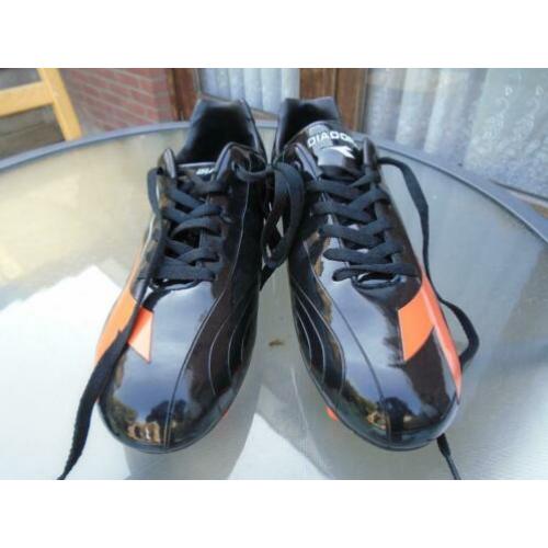 nieuwe voetbal schoenen DIADORA