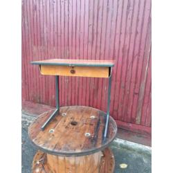 Vintage jaren 70 schoolburo lessenaar