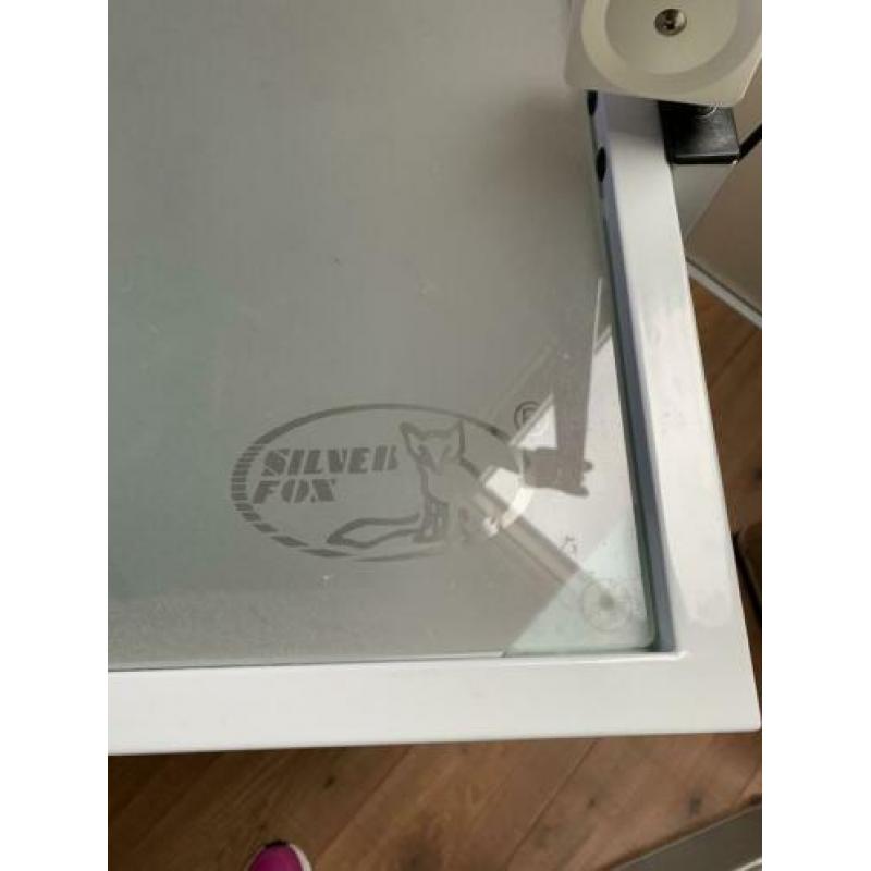 Schoonheidsspecialiste tafel en koffers