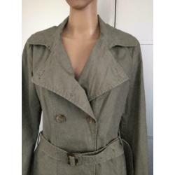 D830 Benetton maat M=38/40 olijf-groen jas trussenjas trench