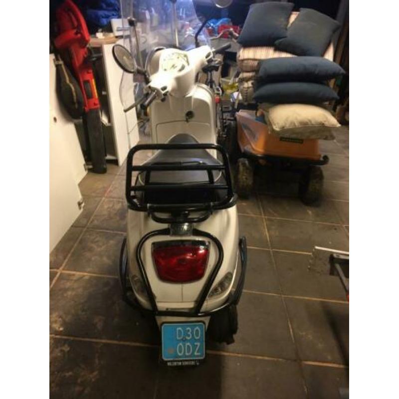 Vespa Snor/ 2010/ Alles ok/ Beurt gehad/