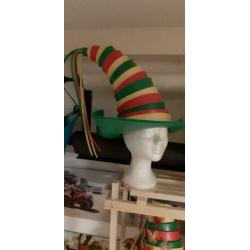 foam pruiken en hoeden in de uitverkoop