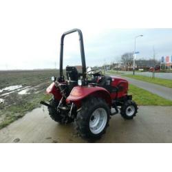 Bij Eemsned een Knegt Compact tractor NIEUW MODEL