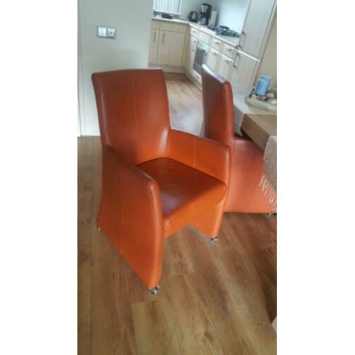 I.v.m verhuizing 4 mooie eetkamer kuipstoelen