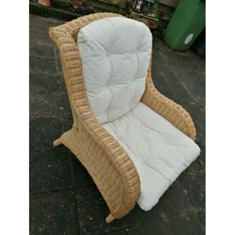Twee mooie rotan stoelen