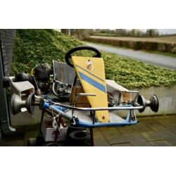 Te koop combikart, vraagprijs Euro 300,00. Kart mist 1 velg.
