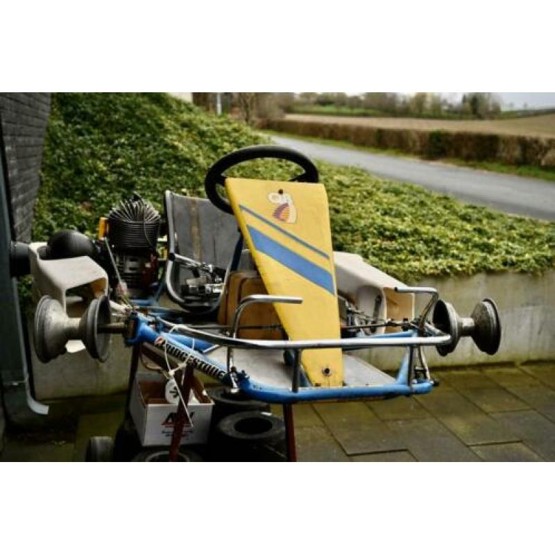 Te koop combikart, vraagprijs Euro 300,00. Kart mist 1 velg.