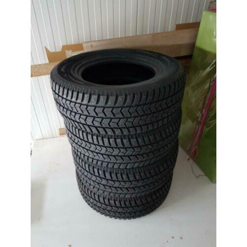 Vredestein arctrac suv spijkerbanden