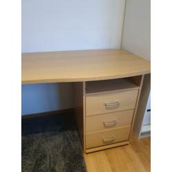 Bureau hout met 3 laden