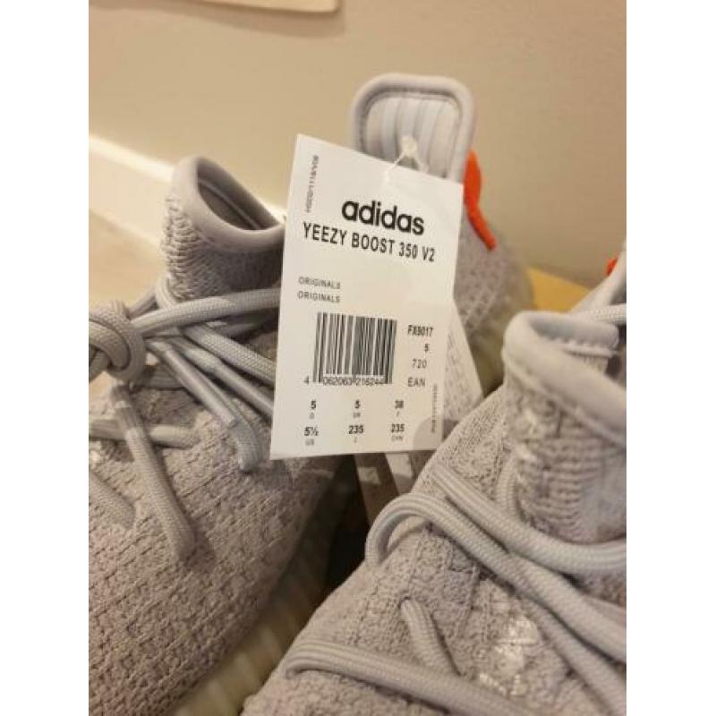 Adidas yeezy Tail Lights, Yecheil en Citrin Reflective. NEW