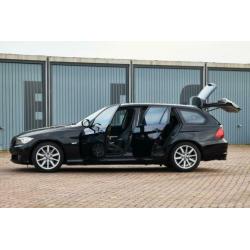 BMW 3-Serie 2.0 D 320 Touring 2012 Zwart
