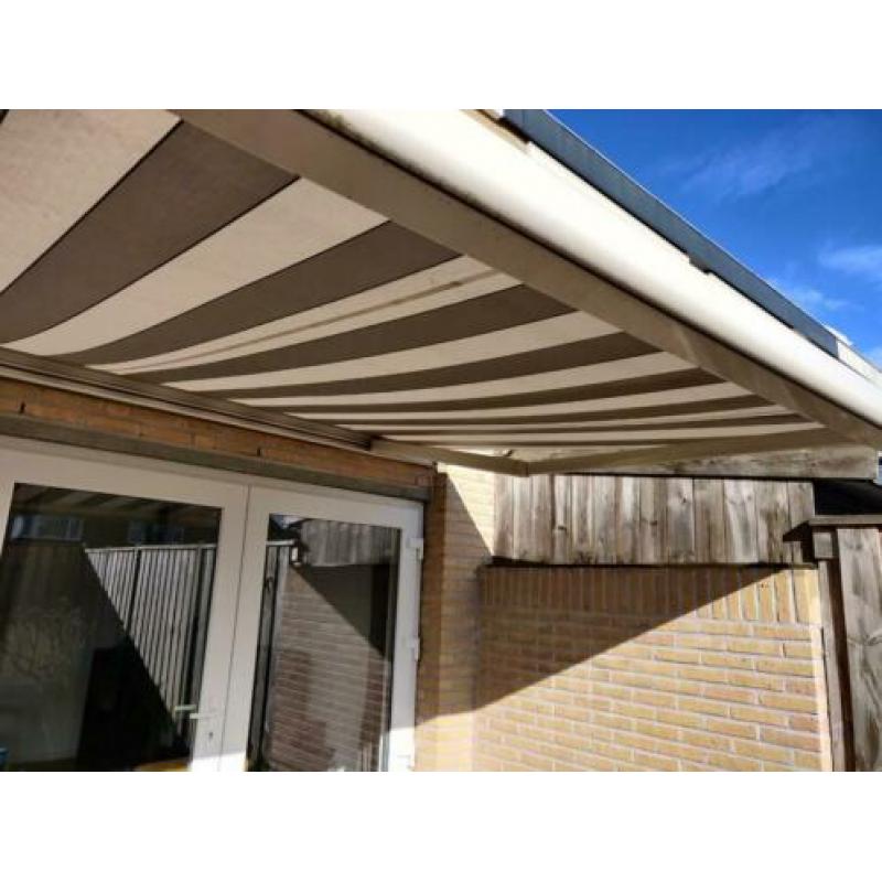 Brustor B25 Elite zonnescherm 5m breed 2.5m uitval net doek
