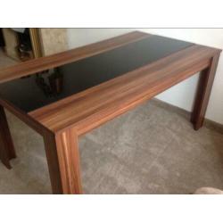 Eetkamertafel +salontafel en bijzettafel