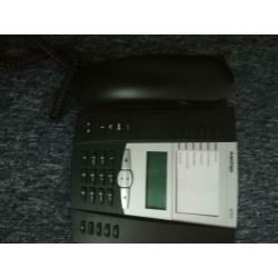 desktops, voip telefoons en schermen