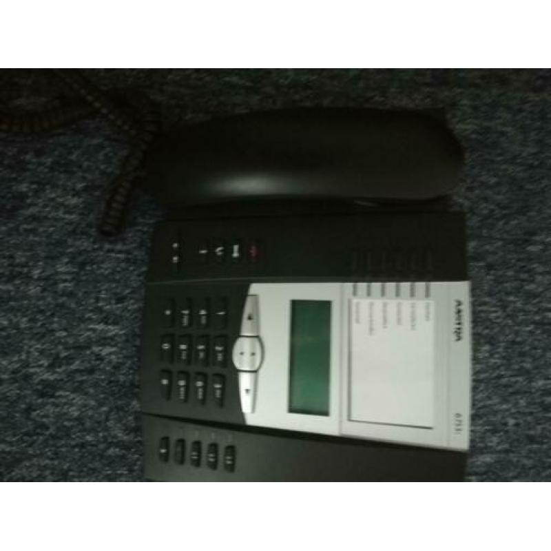 desktops, voip telefoons en schermen